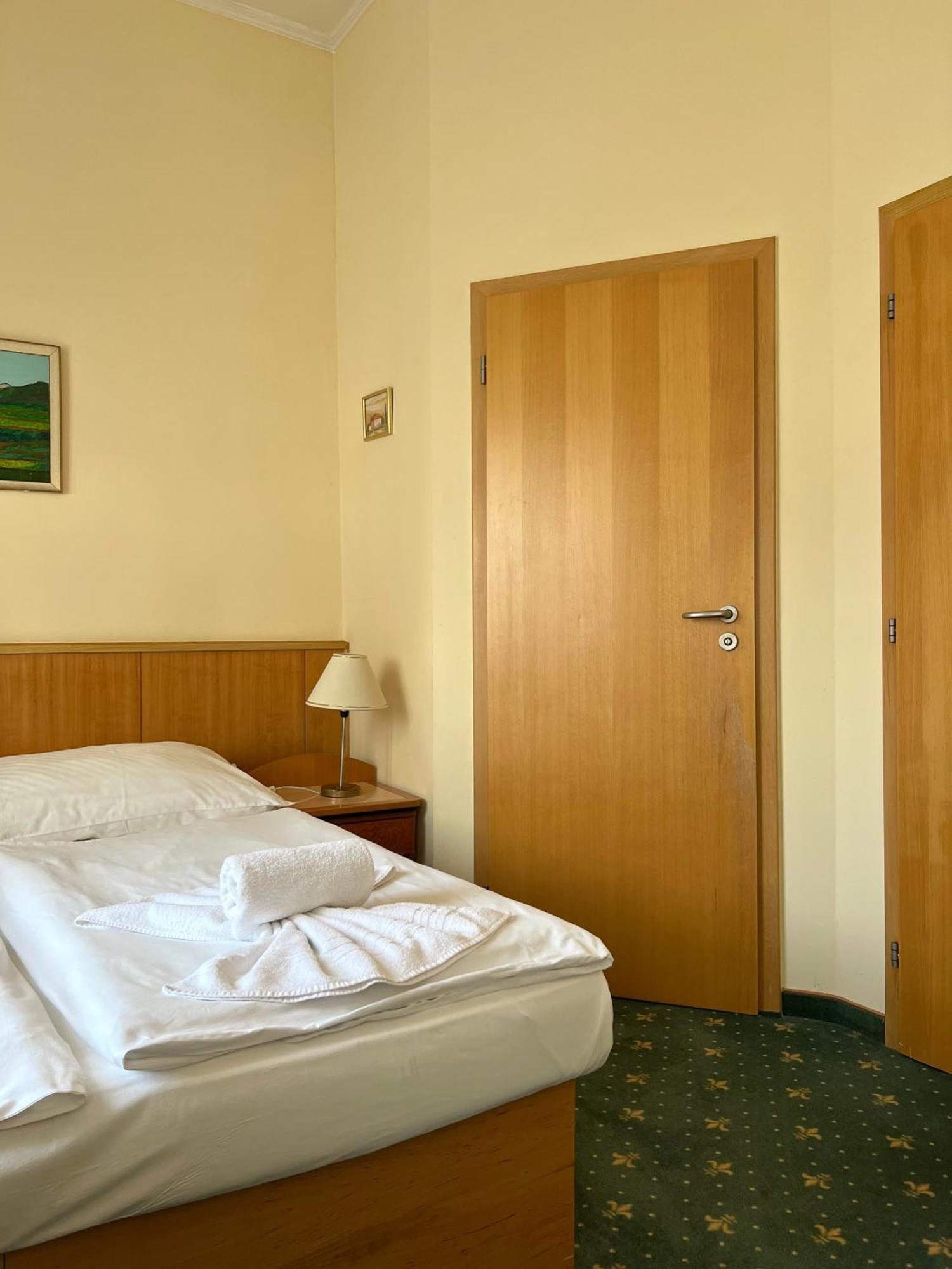 Hotel Geo Prag Exteriör bild